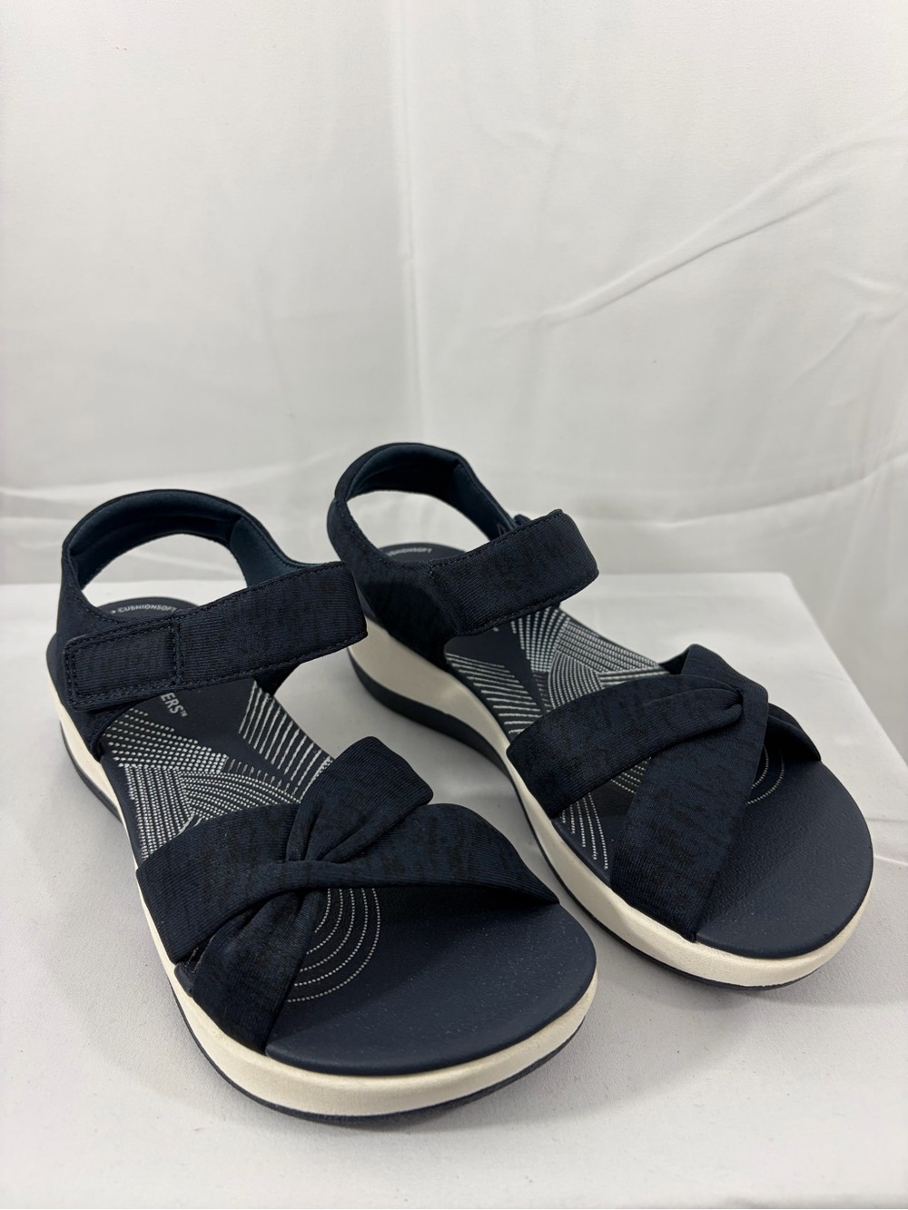 NWT Clark’s Cloudsteppers Women’s Size 5.5 Navy Blue Velcro Sandals - Picture 1 of 9